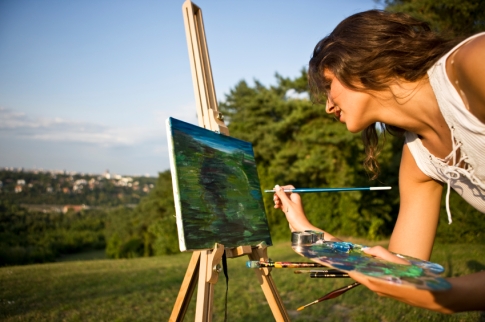 girl_painting_landscape.jpg